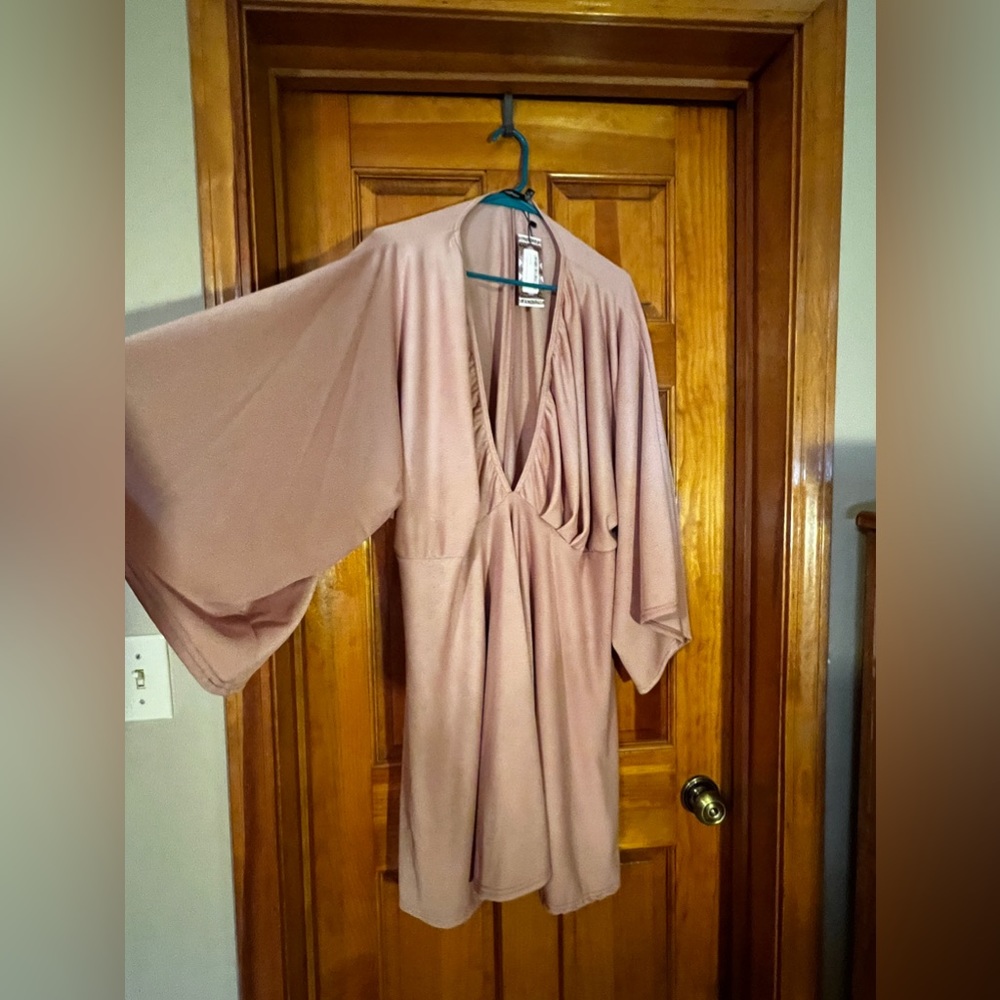 Plus Plunge Kimono Sleeve Skater Dress
BLUSH